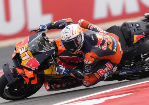 You are currently viewing Merasa Masih Belum Ideal, KTM Akui Perlu Berbenah Demi Menjaga Pedro Acosta dari Godaan Ducati